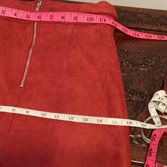 Nude burgundy fitted midi skirt size small - Picture 6 of 7
